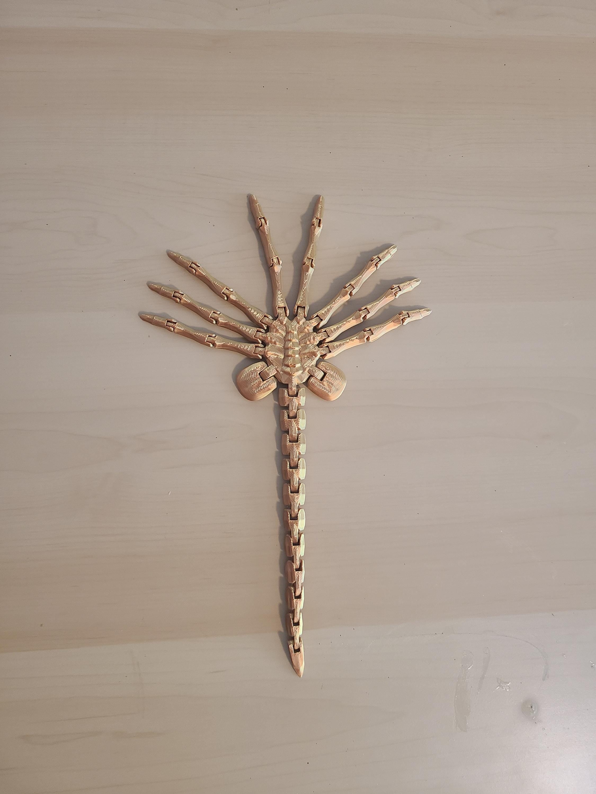 Articulated Facehugger - High-Detail Alien Replica