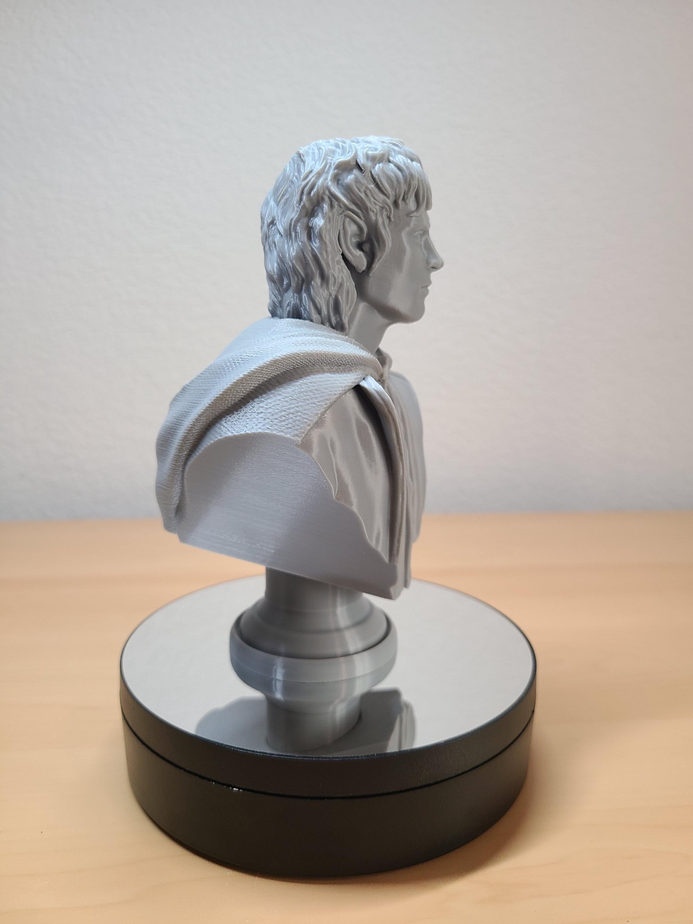 Frodo Baggins Bust – Stunning Lord of the Rings Collectible