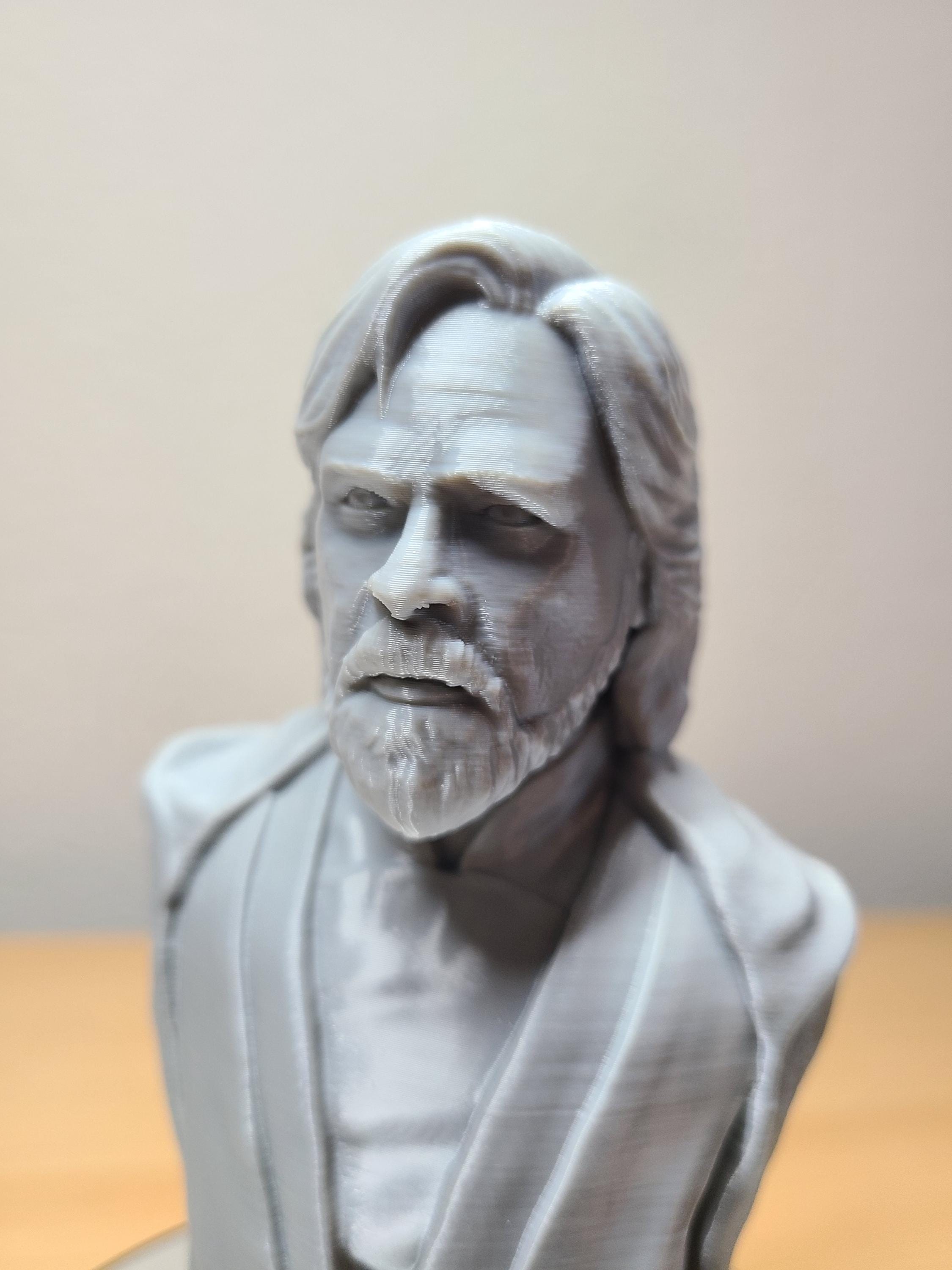 Luke Skywalker Bust – Legendary Star Wars Collectible