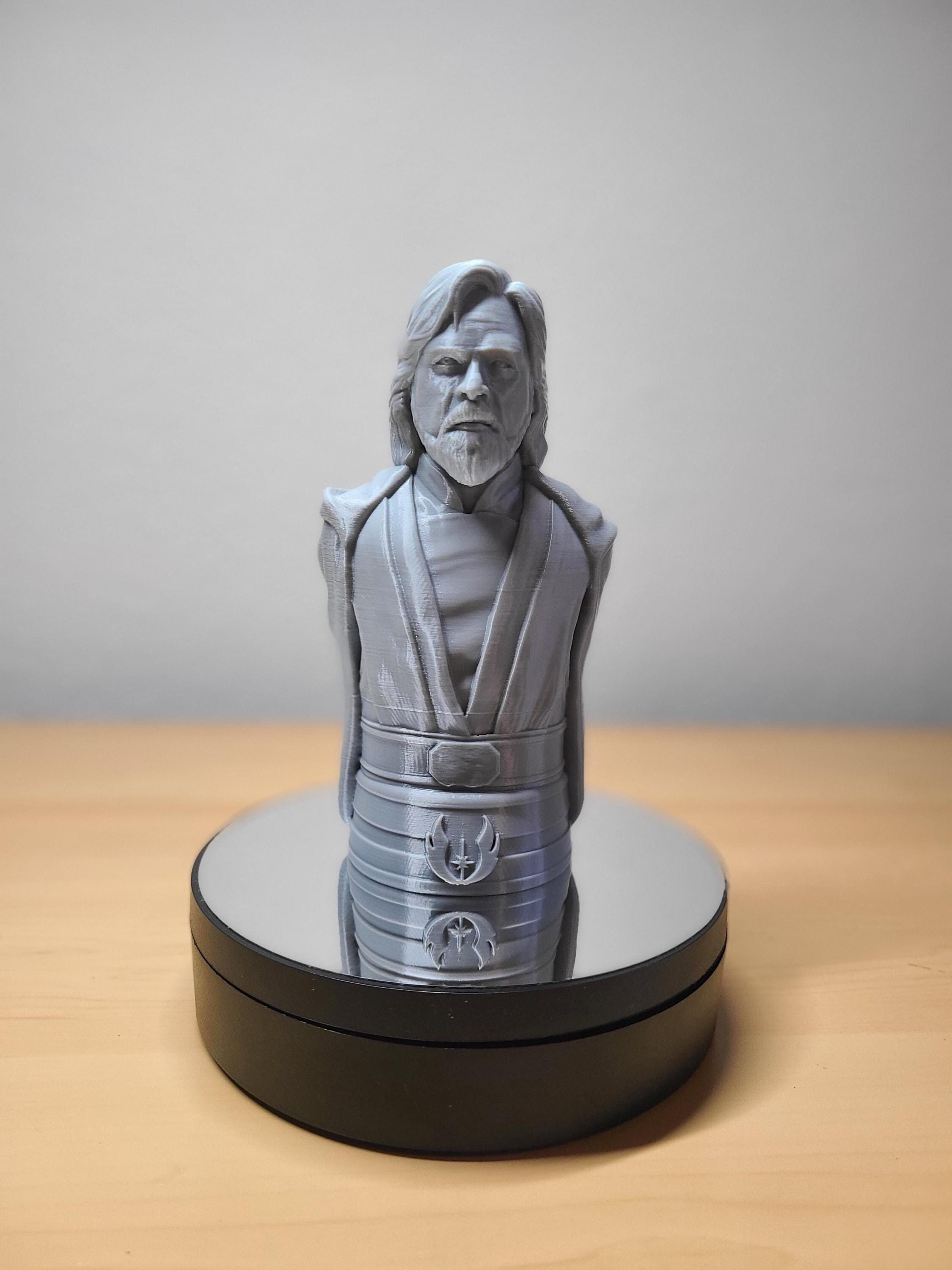Luke Skywalker Bust – Legendary Star Wars Collectible