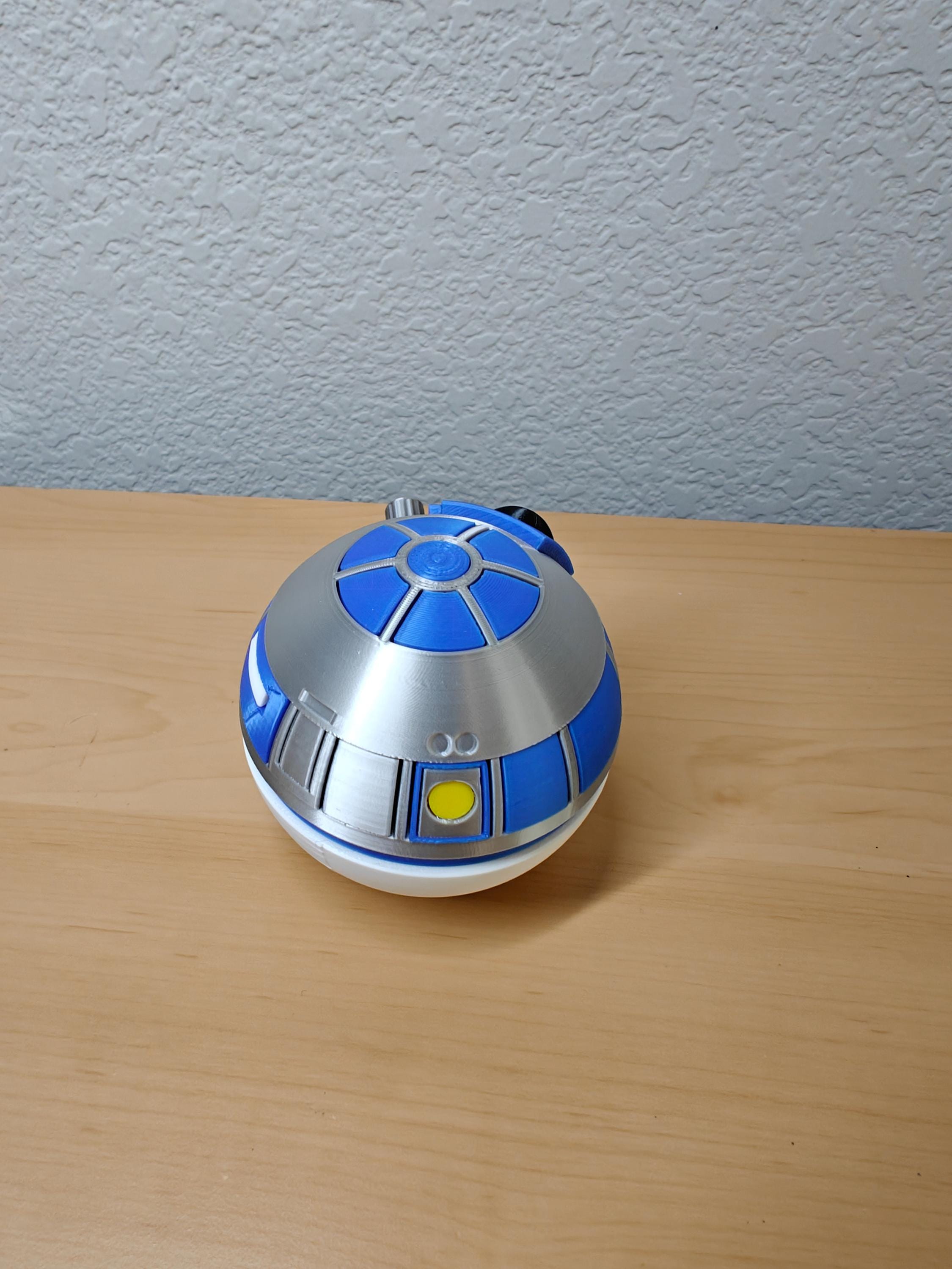 R2-D2 Poké Ball – Star Wars & Pokémon Inspired Mashup Collectible