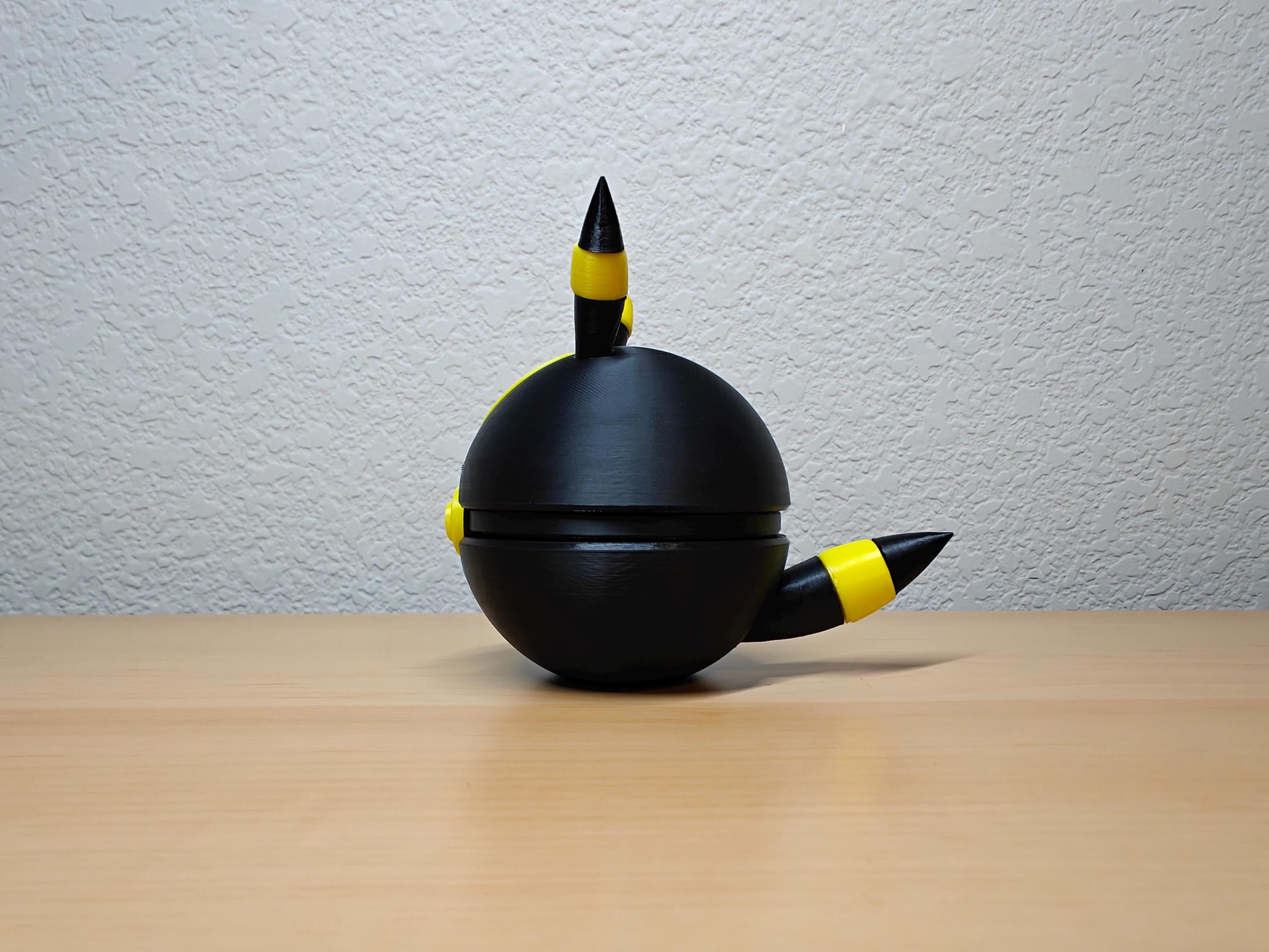 Umbreon Poké Ball – Pokémon Inspired Collectible
