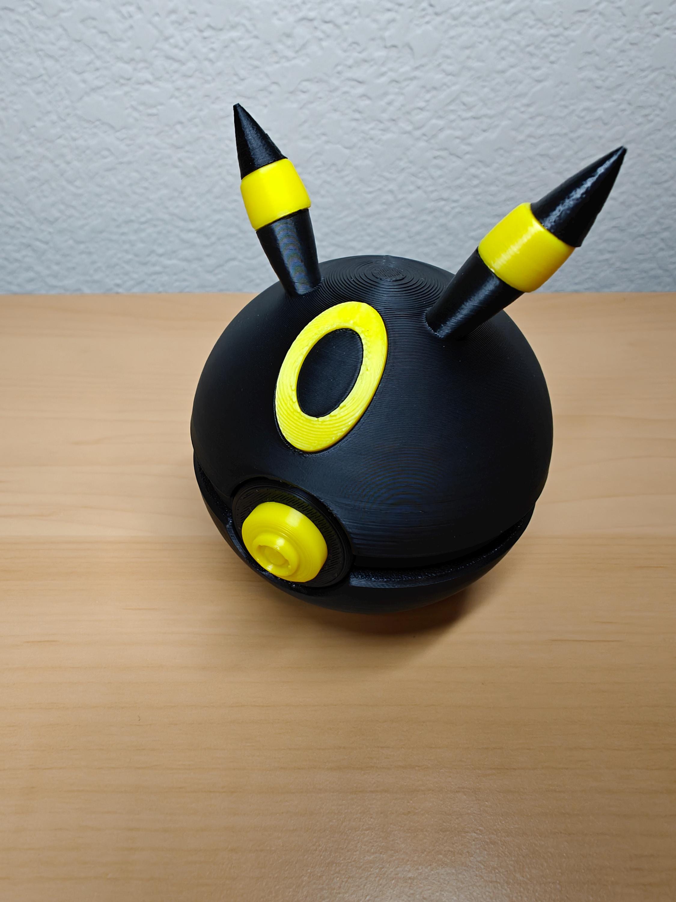 Umbreon Poké Ball – Pokémon Inspired Collectible