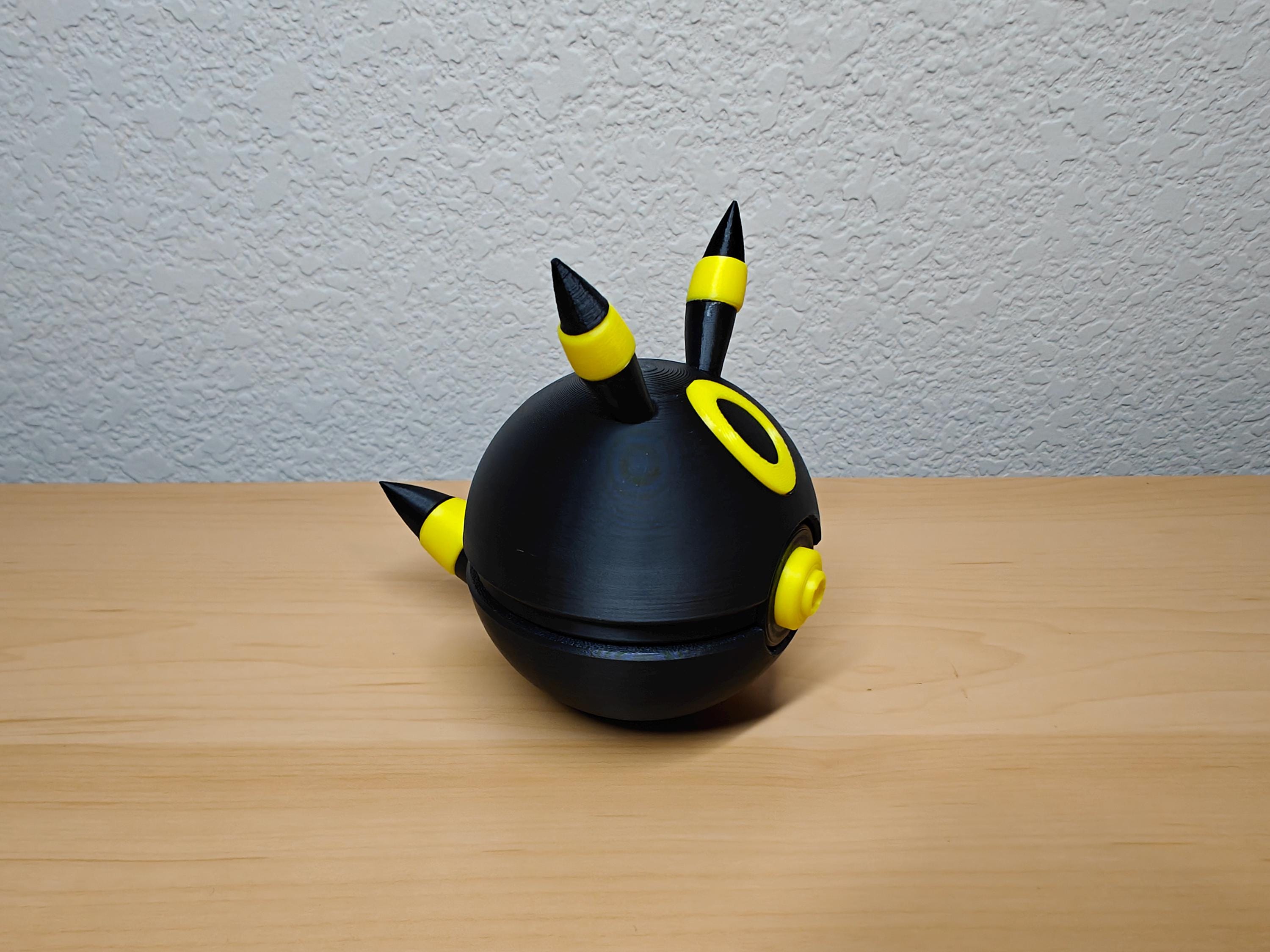 Umbreon Poké Ball – Pokémon Inspired Collectible