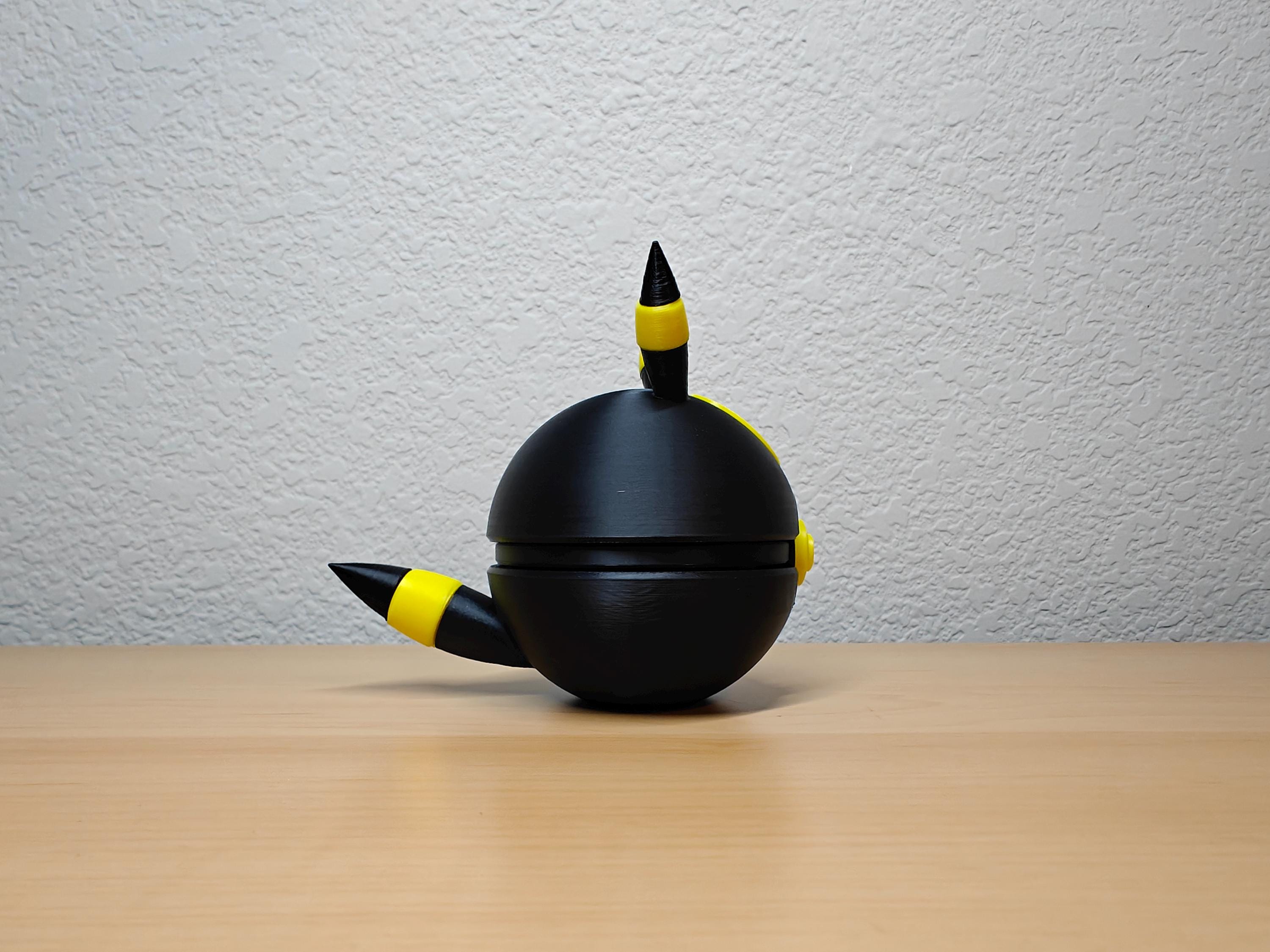 Umbreon Poké Ball – Pokémon Inspired Collectible